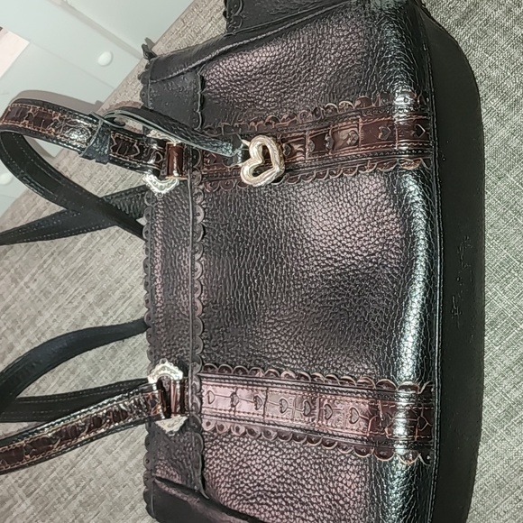 Brighton Shoulder Bag Black Heart Pebbled Croc Print Tooled 2 Tone Purse Charm - Picture 2 of 6